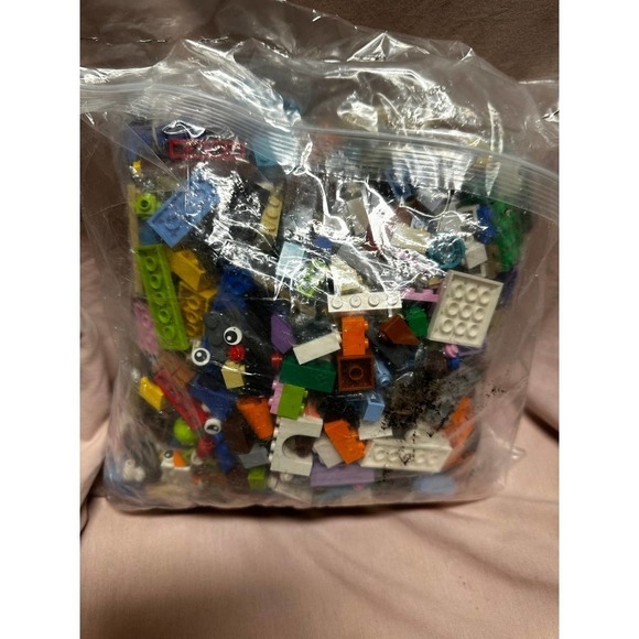 Amazon.com: LEGO Classic Creative Suitcase 10713 - Includes  𝅺bag of Assorted \'s 3.5 Lbs Classic